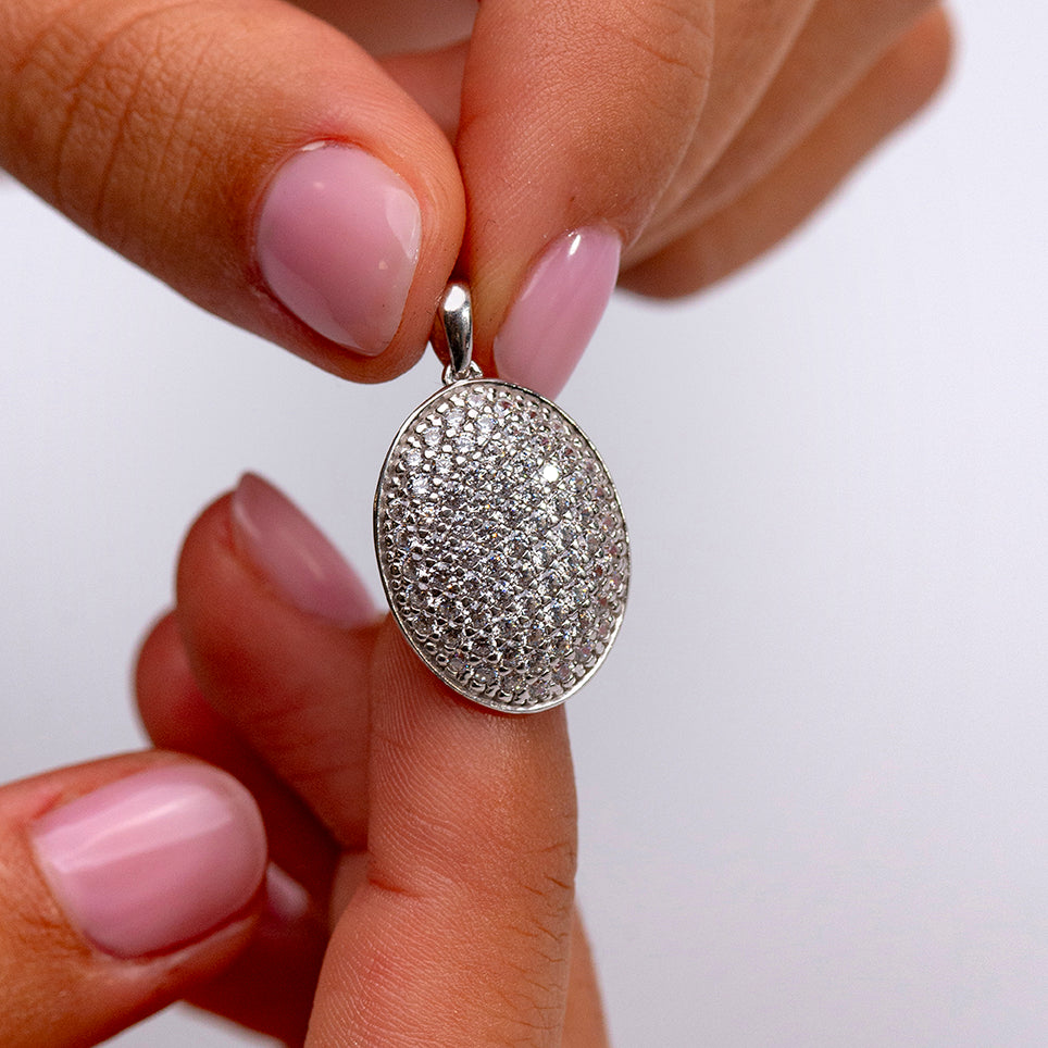 Ciondolo Ovale Pavé in Argento con Zirconi